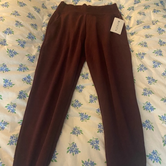 Athleta Coaster Luxe Jogger in cabarnet Heather - Picture 2 of 4